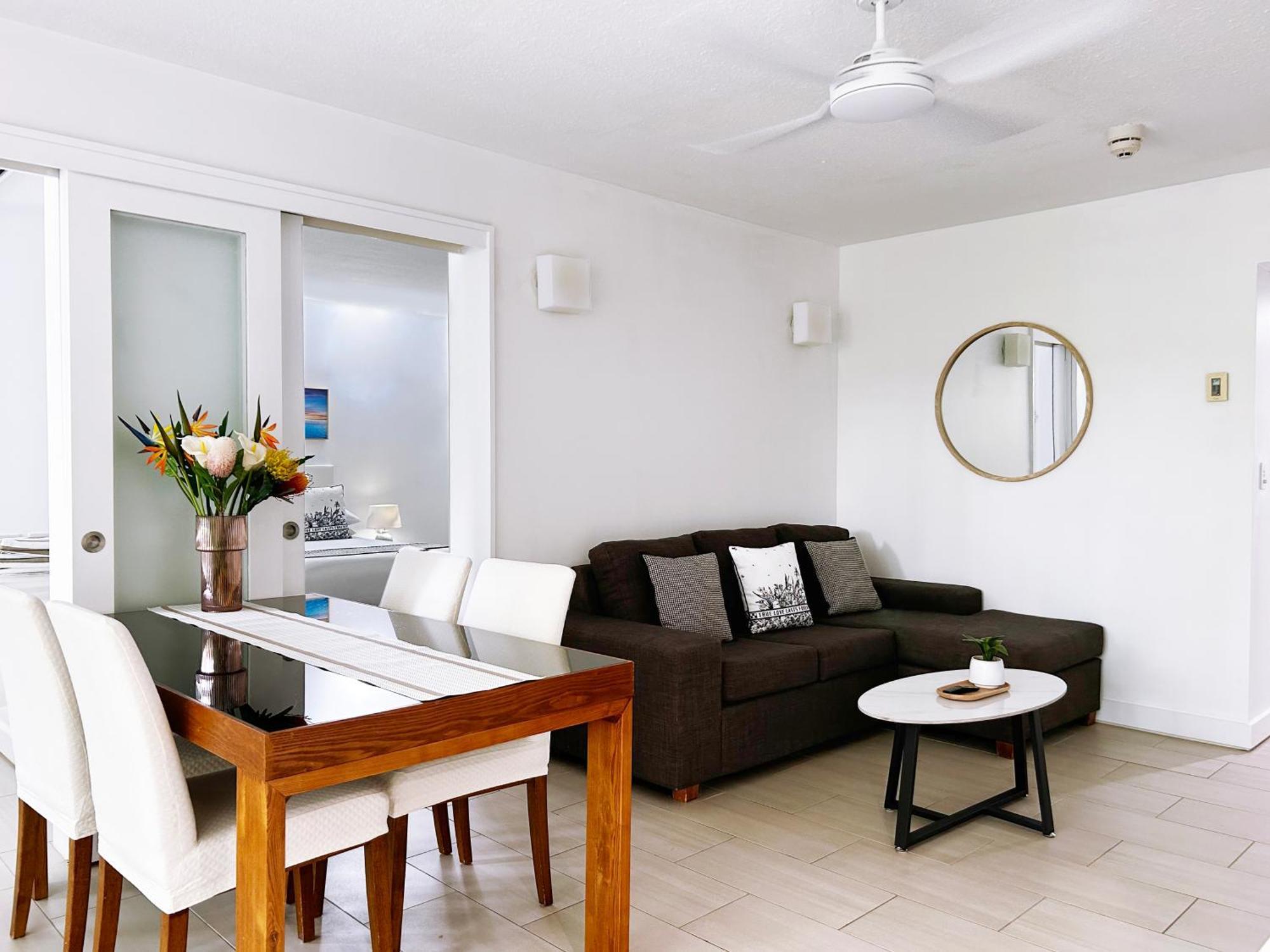 Palm Cove Beachside Apartments - Pool And Garden Views Екстер'єр фото