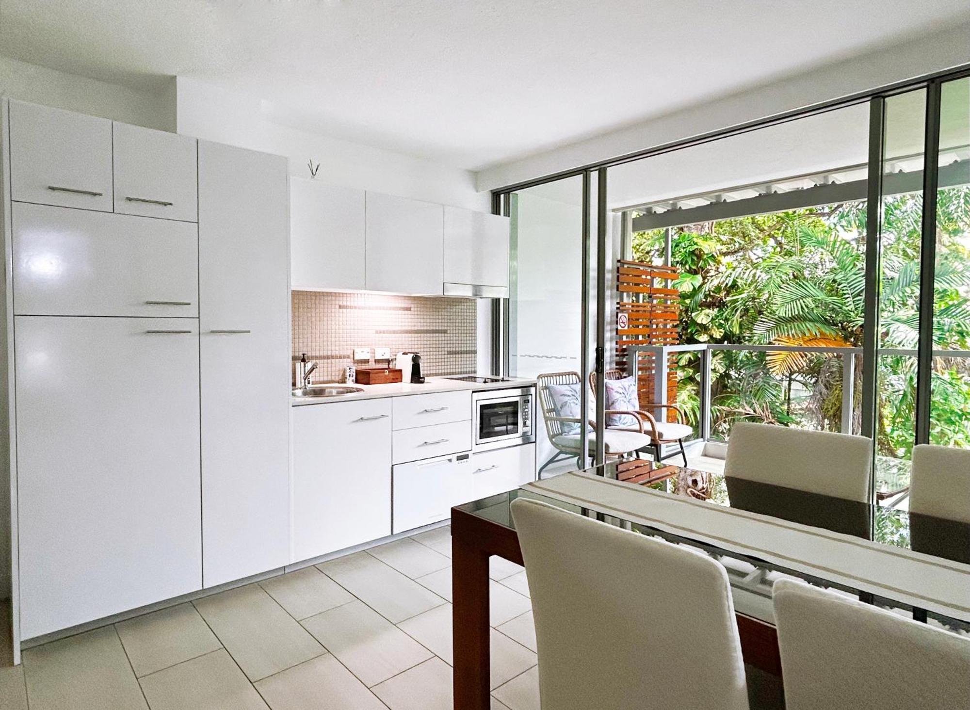 Palm Cove Beachside Apartments - Pool And Garden Views Екстер'єр фото